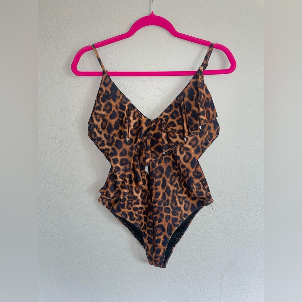 Women's Cheetah print ruffles frilly One-piece Swimsuit Small NWT